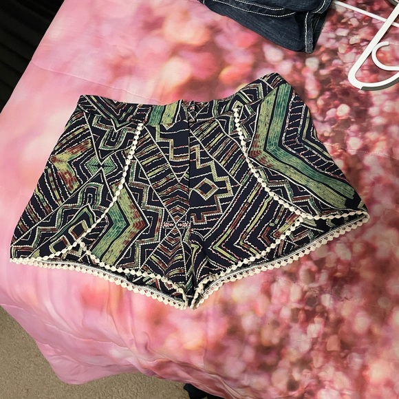 Bluetique Patterned Shorts - Picture 3 of 4